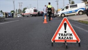 afyonda kaza refuje giren otomobilde 2 kisi yaralandi 84nDirvN.jpg